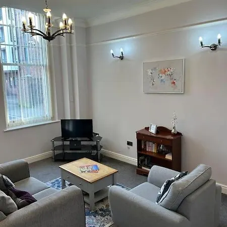 10 Thurnams House Apartment